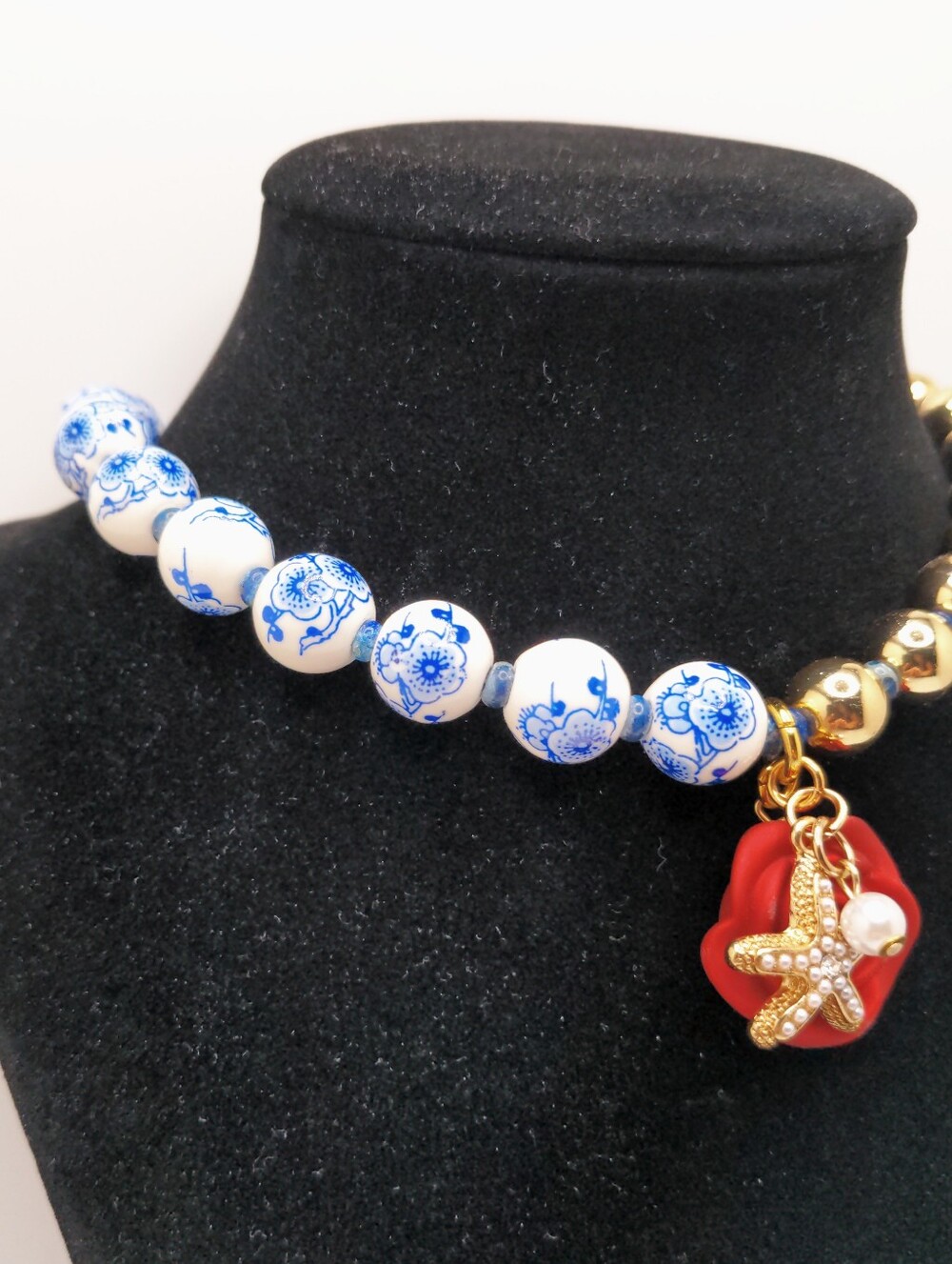 381MIDALANE Half & Half Gold & Ceramic Bead Choker - Picture 11 of 12